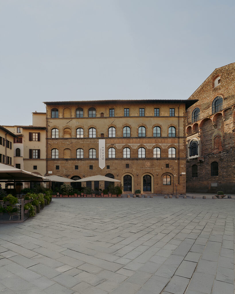 佛罗伦萨领主广场，始建于1337年的Palazzo della Mercanzia外观，现为古驰花园（Gucci Garden）所在地