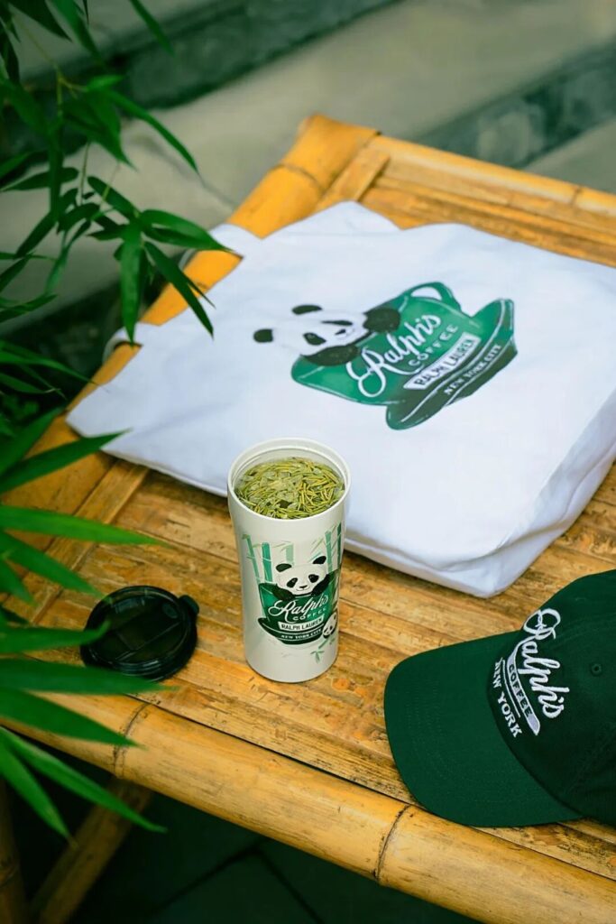 在成都，这种"永恒"找到了新的表达：把“蜀南竹海”的竹子，化作水墨印花，点缀在 Purple Label 的单品上，不是对美式传统的背离，而是“美国梦”的在地生长——就像当年Ralph Lauren把英国贵族的猎装改造成美国中产的风衣一样。
