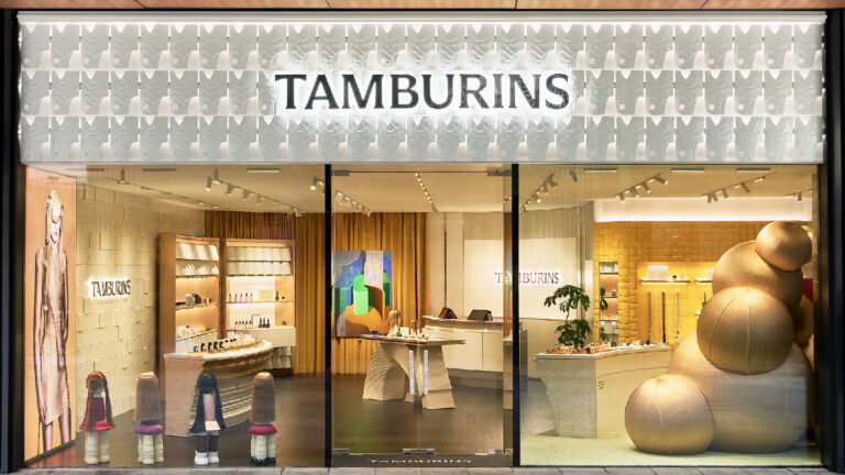 【2026年5月28日】探寻不被定义之美的香水品牌——TAMBURINS成都太古里店现已正式启幕，演员林允倾情到访，于全新空间之中探索HAIR COLLECTION发香系列，感受全新香型「SUMMER TAILS」夏日尾迹于发丝与空气间缓缓流转的独特香韵。