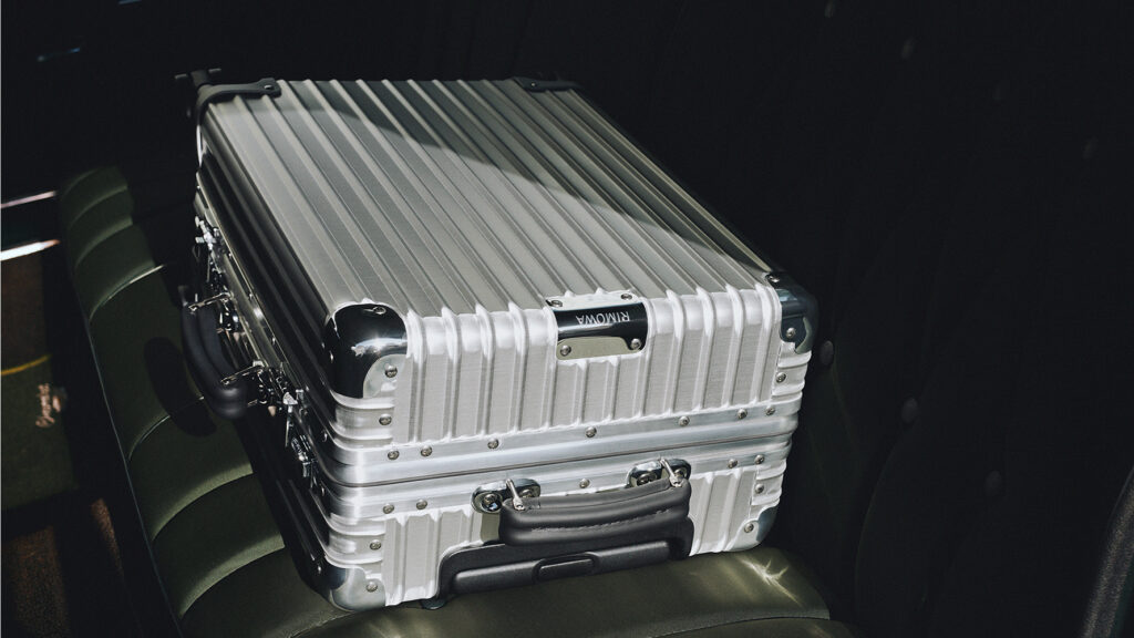 影片围绕一支小号和承载它的 RIMOWA 铝镁合金行李箱展开，以时间与传承为线索，讲述一位少年从父亲手中接过乐器与行李箱，去追求自己音乐梦想的故事。