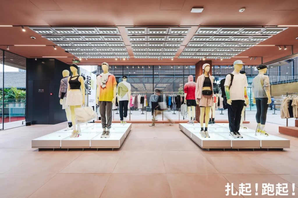 On昂跑的成都旗舰店设计灵感，源自成都这座城市独特的“冲突与融合”的文化特质。