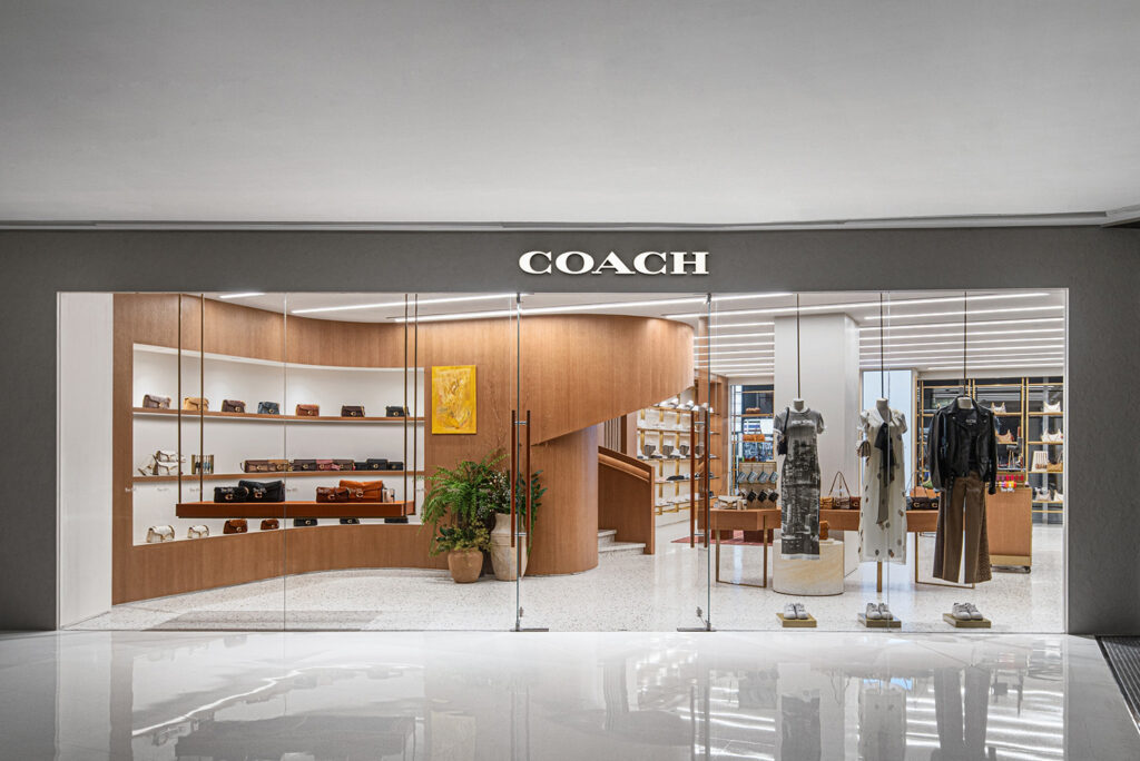 全新门店融合深厚的工艺传承与独具特色的纽约风格，带来焕然一新的品牌体验，也标志着品牌在充满活力的西南市场开启崭新篇章。