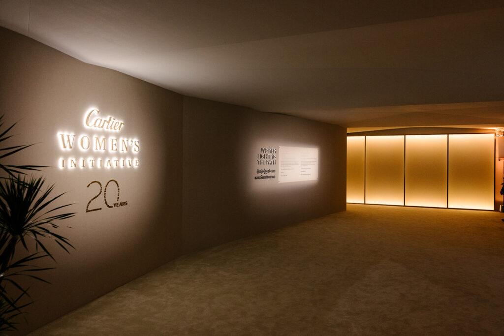展览设互动式“奇趣柜”（Cabinets of Curiosities）及专题展陈空间，集中呈现CWI获奖者的企业，同时还带来朱拉隆功大学本地项目泰国女性创业者创作的具有社会影响力的作品。