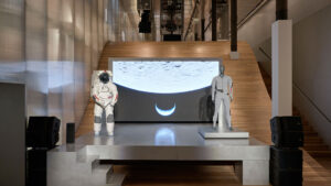 AXIOM SPACE与PRADA携手推出新一代登月太空服内层装备