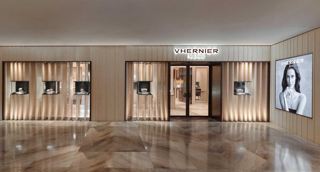 今年4月，���������意大利高级珠宝品牌Vhernier于��������北京王府半岛酒店开设精品店的�����������������Vhernier������������������������� �