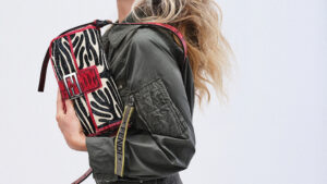 FENDI Baguette 全新广告大片：十位全球面孔，一句跨越二十六年的台词