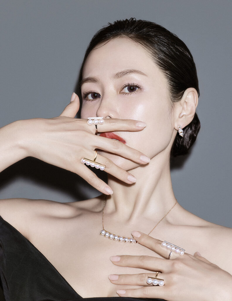 国际珠宝品牌 TASAKI 塔思琦欣然宣布知名演员孙艺珍成为亚太区品牌大使，以全新身份演绎当代 珠宝优雅美学。当熠熠珠光邂逅从容风华，璀璨新章华美启幕，为 TASAKI 的东方“珍”韵注入全新灵动魅力。