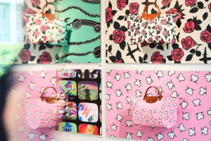 LONGCHAMP携手Jeremy Scott与Comité Colbert共庆法美友谊250周年