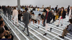 一片澄明：PRADA 2027春夏男装，在留白处重新推敲