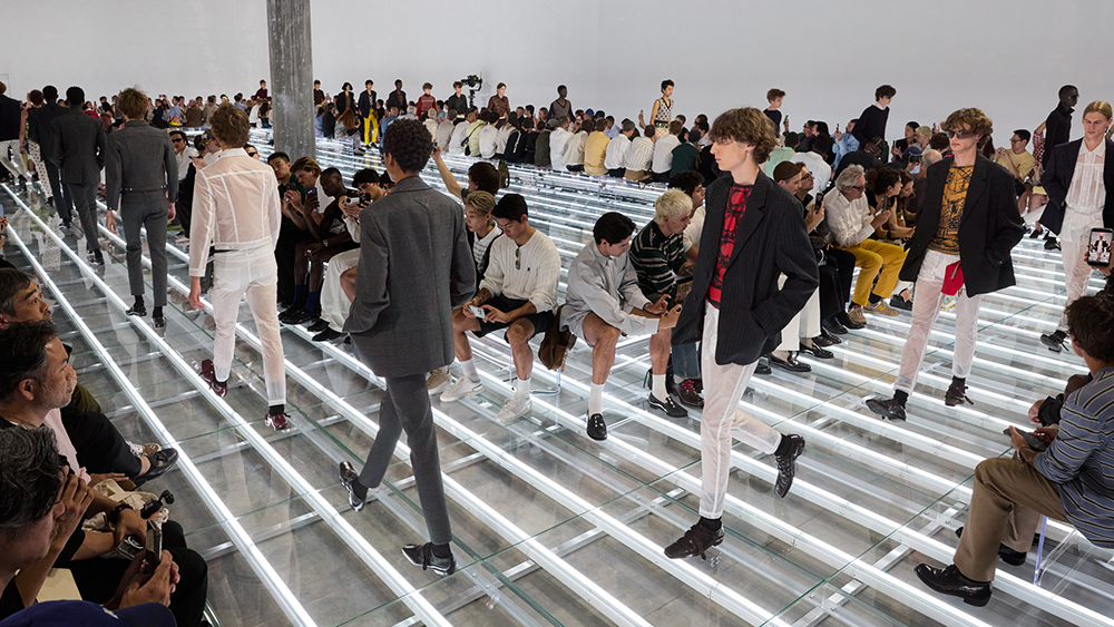 一片澄明：PRADA 2027春夏男装，在留白处重新推敲