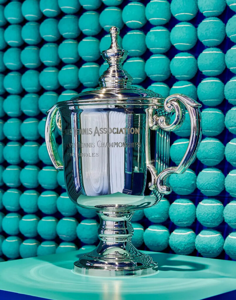 蒂芙尼的银匠也一直为美国网球协会的美国网球公开赛（US Open）制作奖杯。