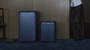 RIMOWA Original系列推出永久配色墨水蓝：当铝镁合金遇见深邃书写