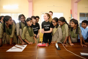 LOUIS VUITTON for UNICEF十年:当一间奢侈品牌选择用“持续”而非“瞬间”来定义公益
