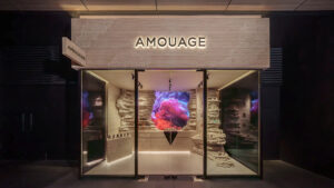 AMOUAGE西南首店亮相成都太古里：阿曼“国王的礼物”，在禅意街巷中筑起一座岩石之境