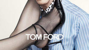 TOM FORD 2026冬季广告大片：Haider Ackermann的诱惑命题，在冷白背景前卸下所有修饰
