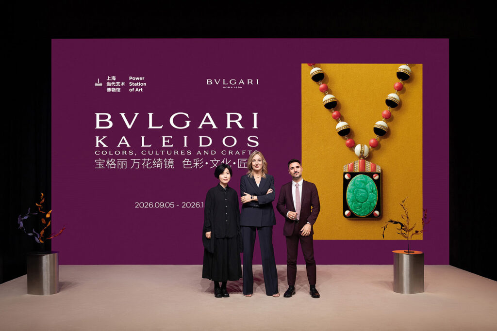 宝格丽KALEIDOS万花绮镜特展新闻发布会嘉宾-从左至右：上海当代艺术博物馆馆长及艺术总监龚彦、宝格丽首席执行官劳拉·布勒戴斯、宝格丽传承策展总监吉斯兰·奥荷曼纳