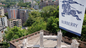 Burberry 2026冬季系列重庆预览：在雨夜街头，重拾独属伦敦的夜行姿态